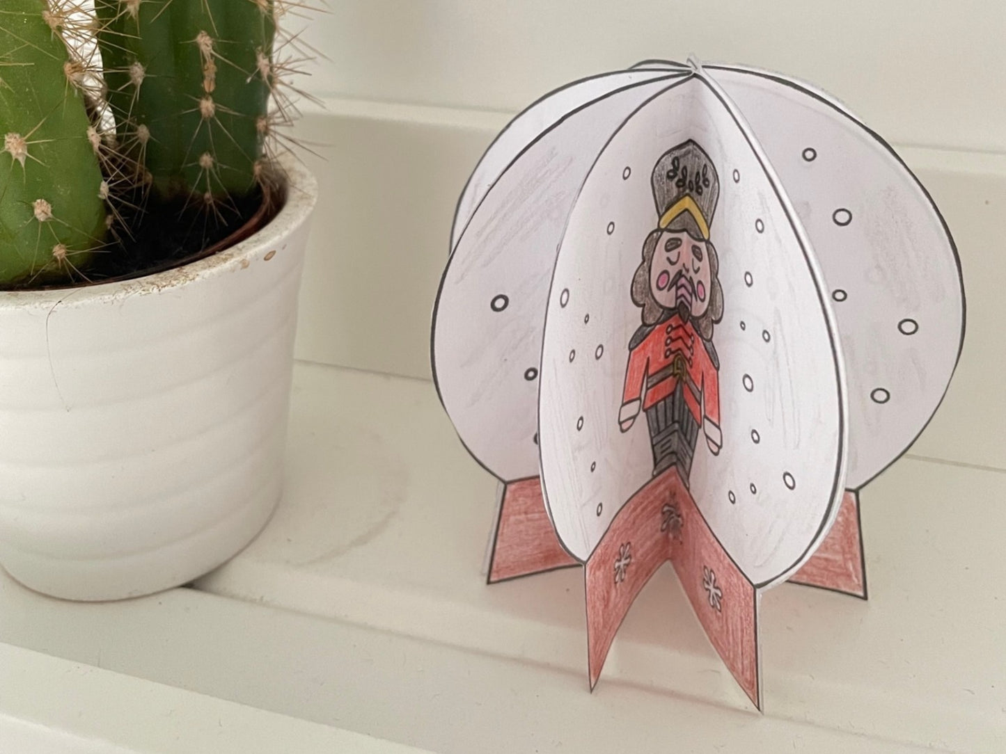 3D Papieren Sneeuwbollen Knutselkit | Printbare DIY Kerstdecoratie - 8 Verschillende Ontwerpen, A4 PDF om te Kleuren, Knippen, Vouwen en Lijmen
