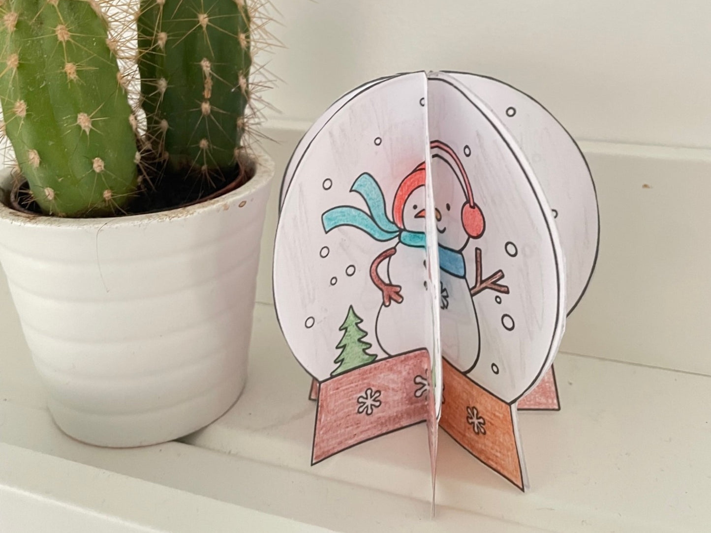 3D Papieren Sneeuwbollen Knutselkit | Printbare DIY Kerstdecoratie - 8 Verschillende Ontwerpen, A4 PDF om te Kleuren, Knippen, Vouwen en Lijmen