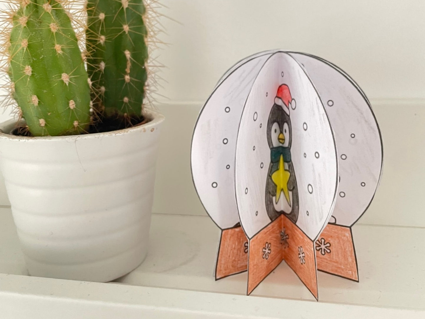 3D Papieren Sneeuwbollen Knutselkit | Printbare DIY Kerstdecoratie - 8 Verschillende Ontwerpen, A4 PDF om te Kleuren, Knippen, Vouwen en Lijmen