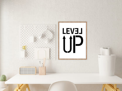 Printbare Level-Up Typografie poster | Minimalistische Zwart-Witte Motivatie poster voor Thuis, Studieplek of Kantoor - Directe Download