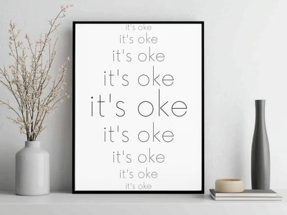 Minimalistische Quote Poster ‘It’s oke’ – Zwart-Wit Printbare Wanddecoratie – Digitale Download voor Modern Interieur