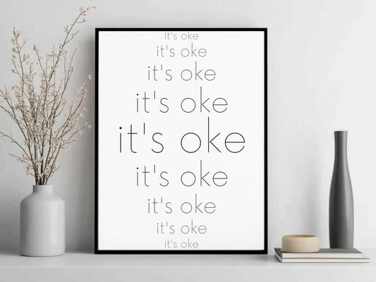 Minimalistische Quote Poster ‘It’s oke’ – Zwart-Wit Printbare Wanddecoratie – Digitale Download voor Modern Interieur